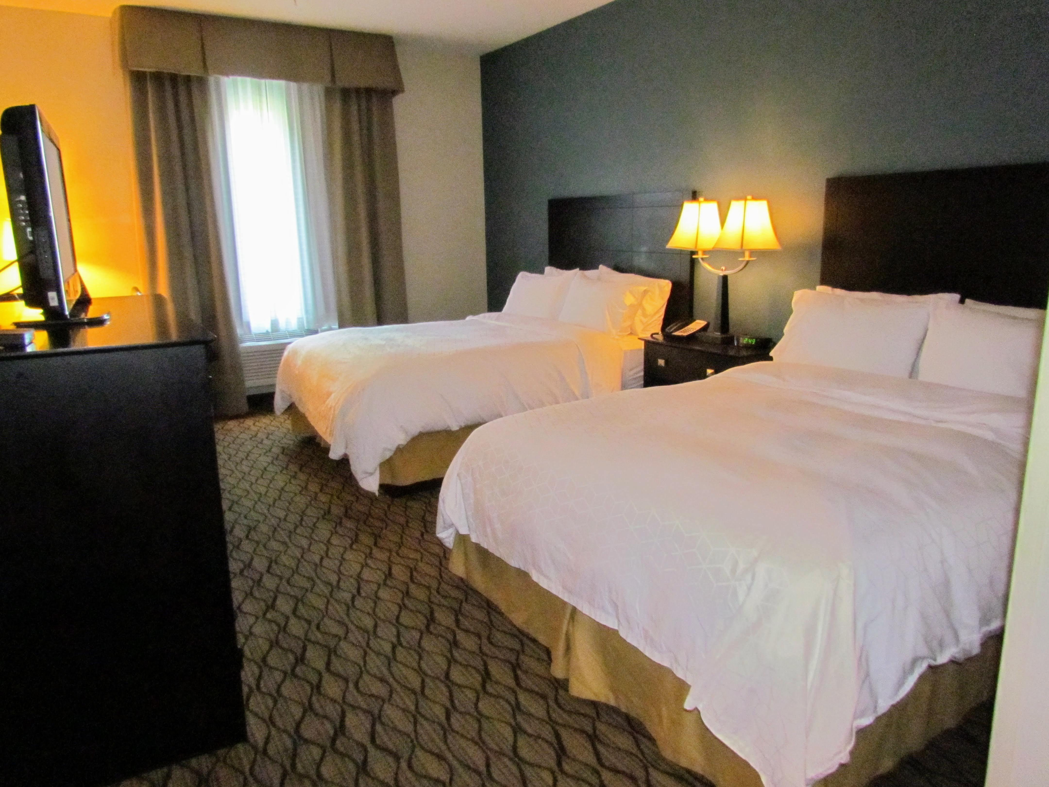Holiday Inn Express Hotel & Suites Cadillac By Ihg Exterior photo