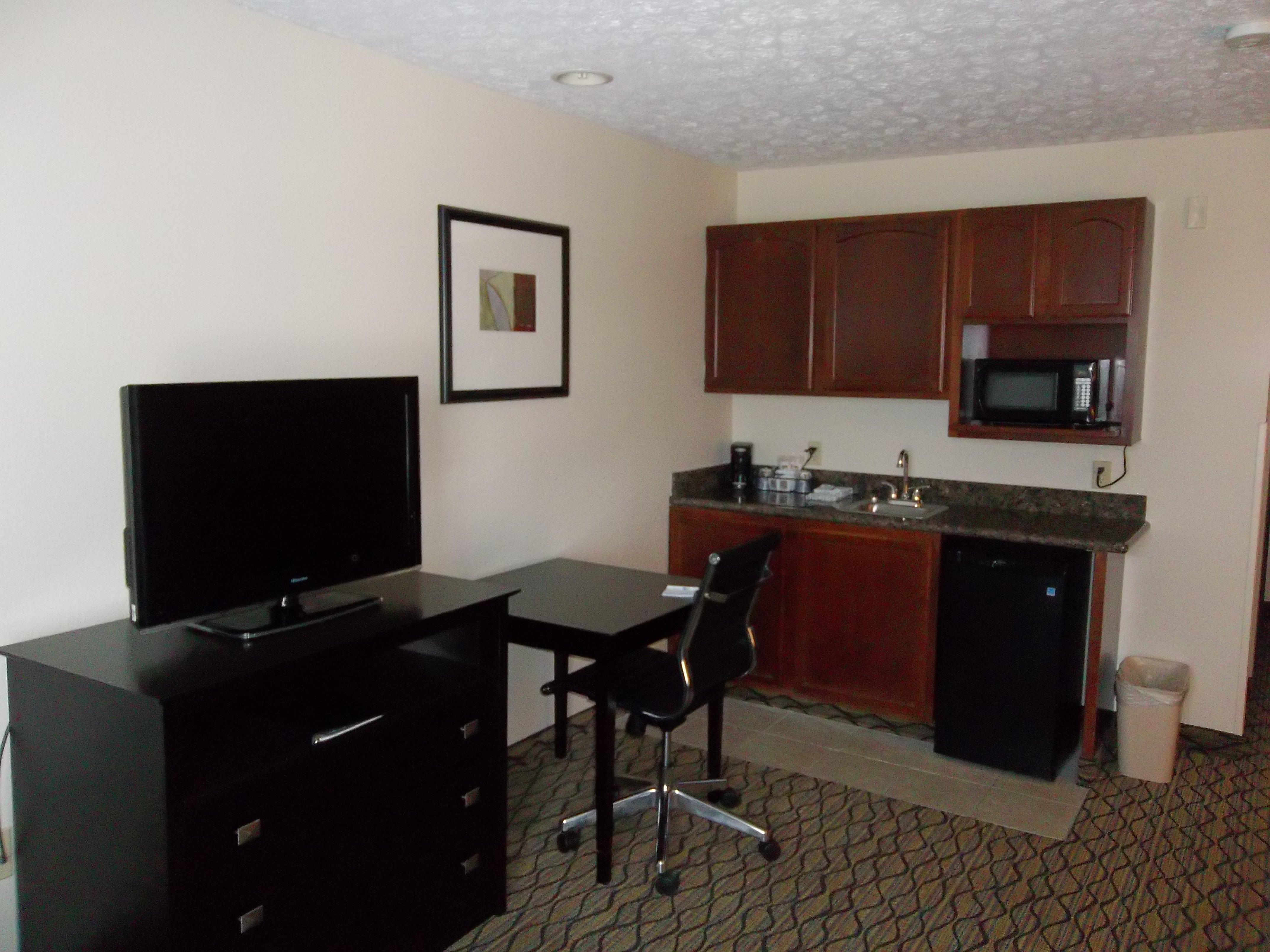 Holiday Inn Express Hotel & Suites Cadillac By Ihg Exterior photo