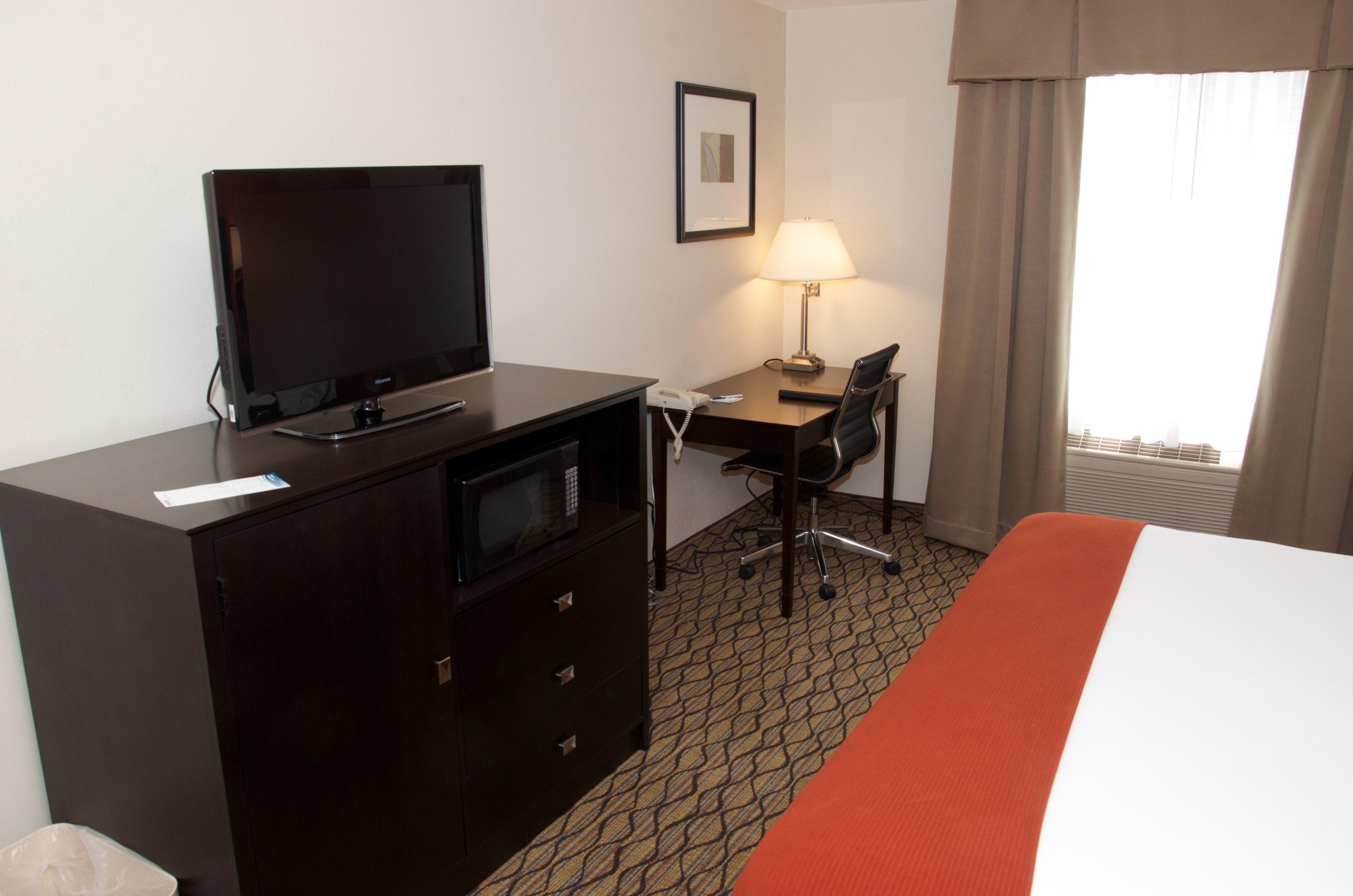 Holiday Inn Express Hotel & Suites Cadillac By Ihg Exterior photo