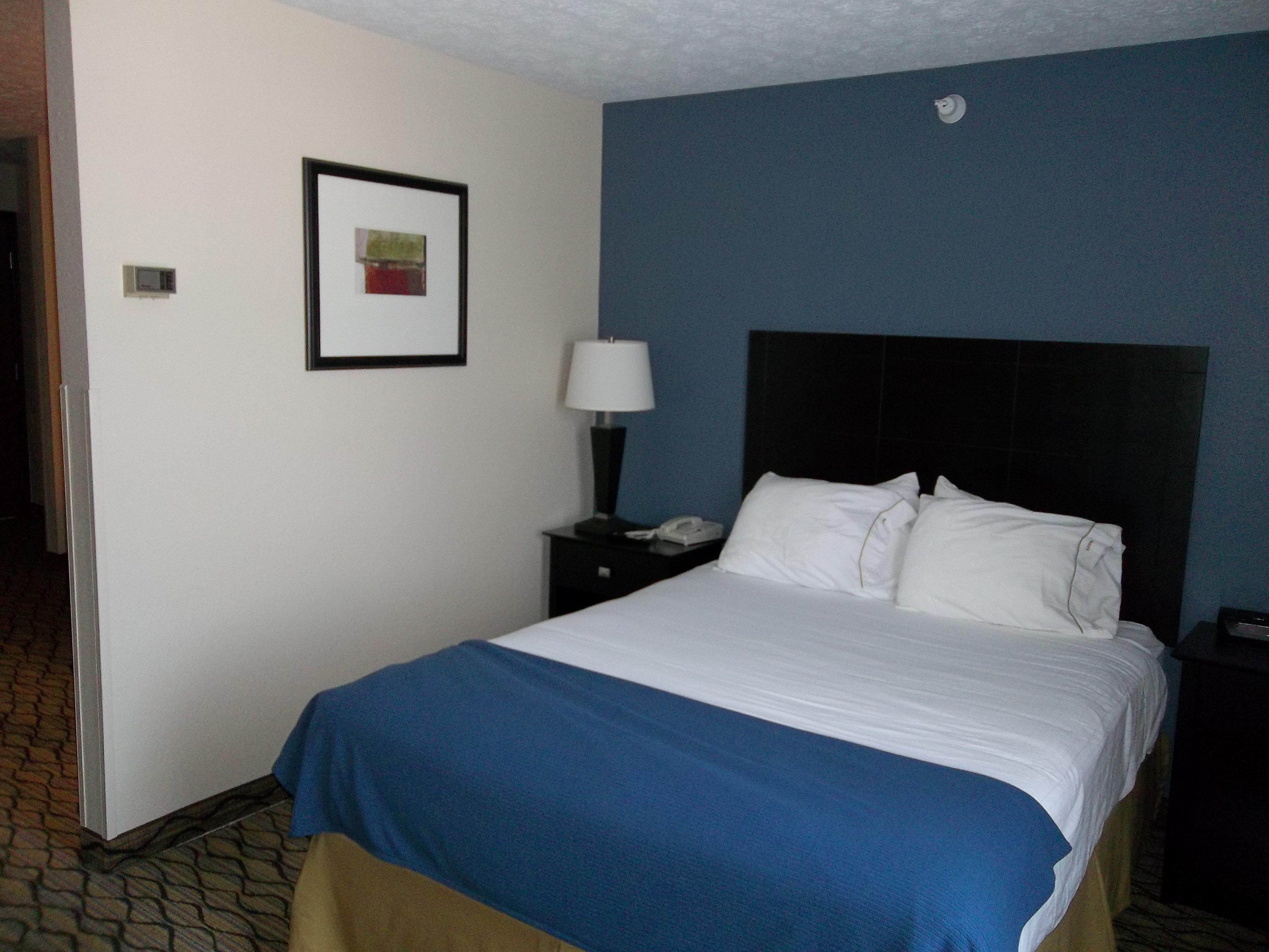 Holiday Inn Express Hotel & Suites Cadillac By Ihg Exterior photo