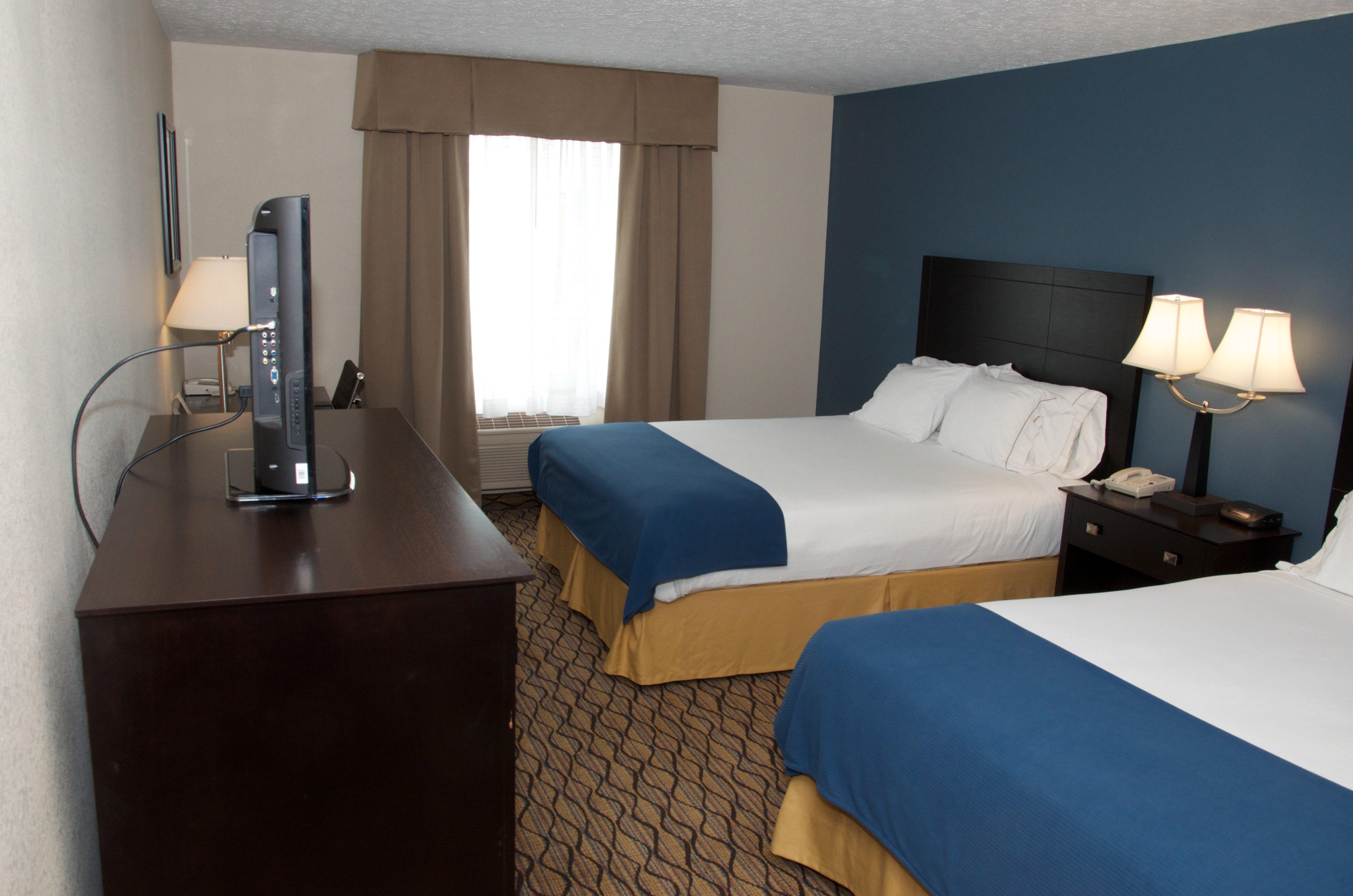 Holiday Inn Express Hotel & Suites Cadillac By Ihg Exterior photo