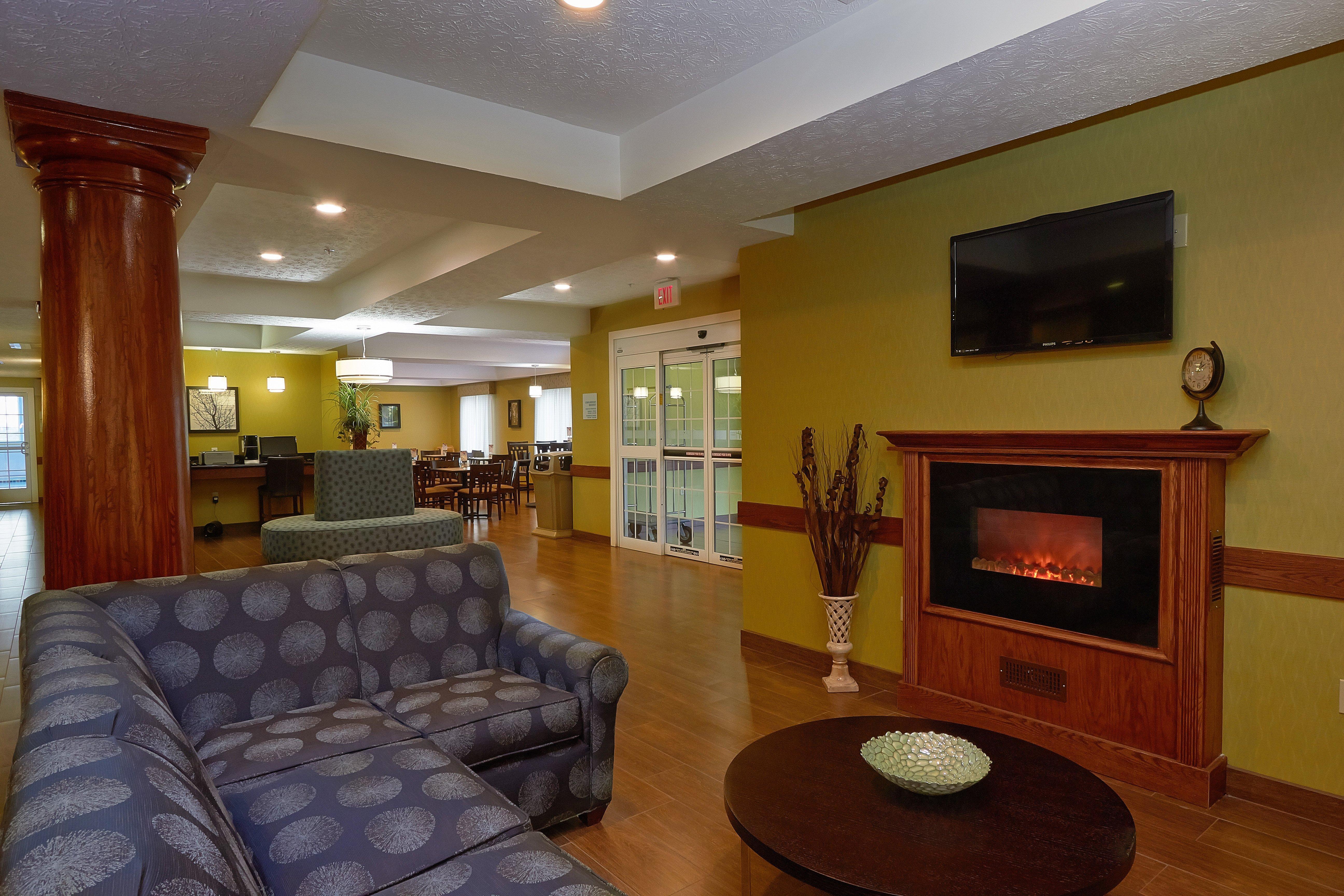 Holiday Inn Express Hotel & Suites Cadillac By Ihg Exterior photo