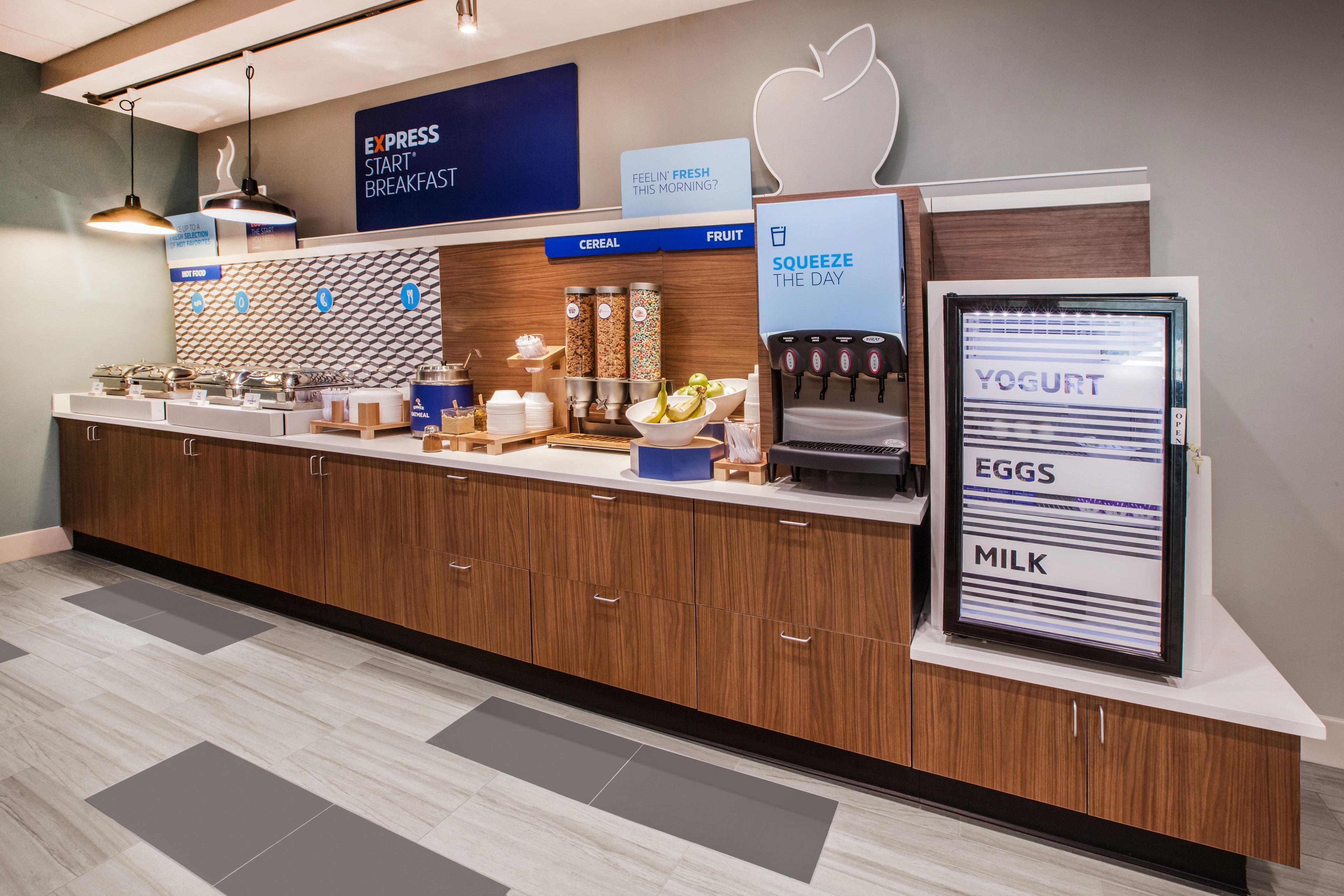 Holiday Inn Express Hotel & Suites Cadillac By Ihg Exterior photo
