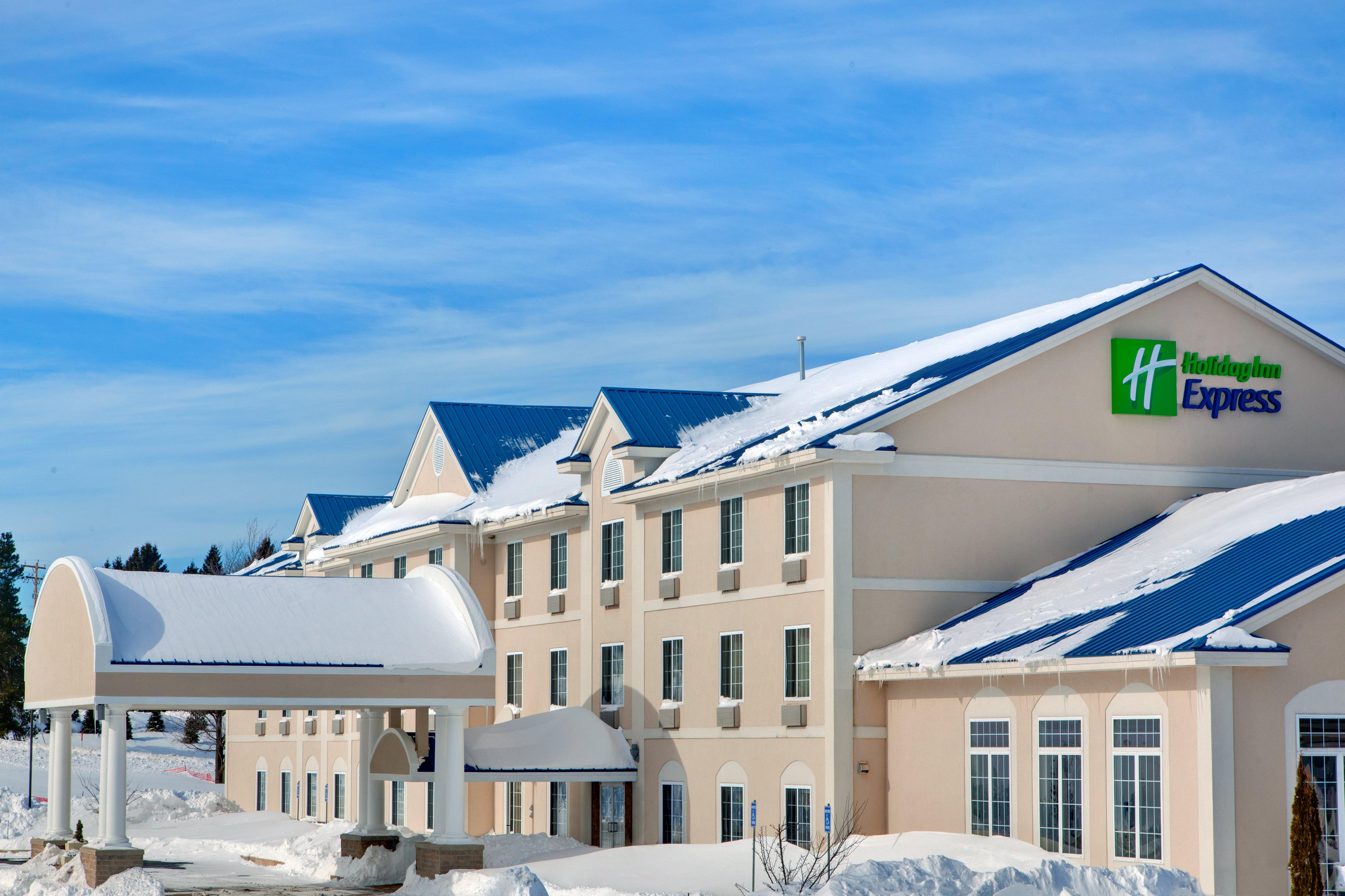 Holiday Inn Express Hotel & Suites Cadillac By Ihg Exterior photo