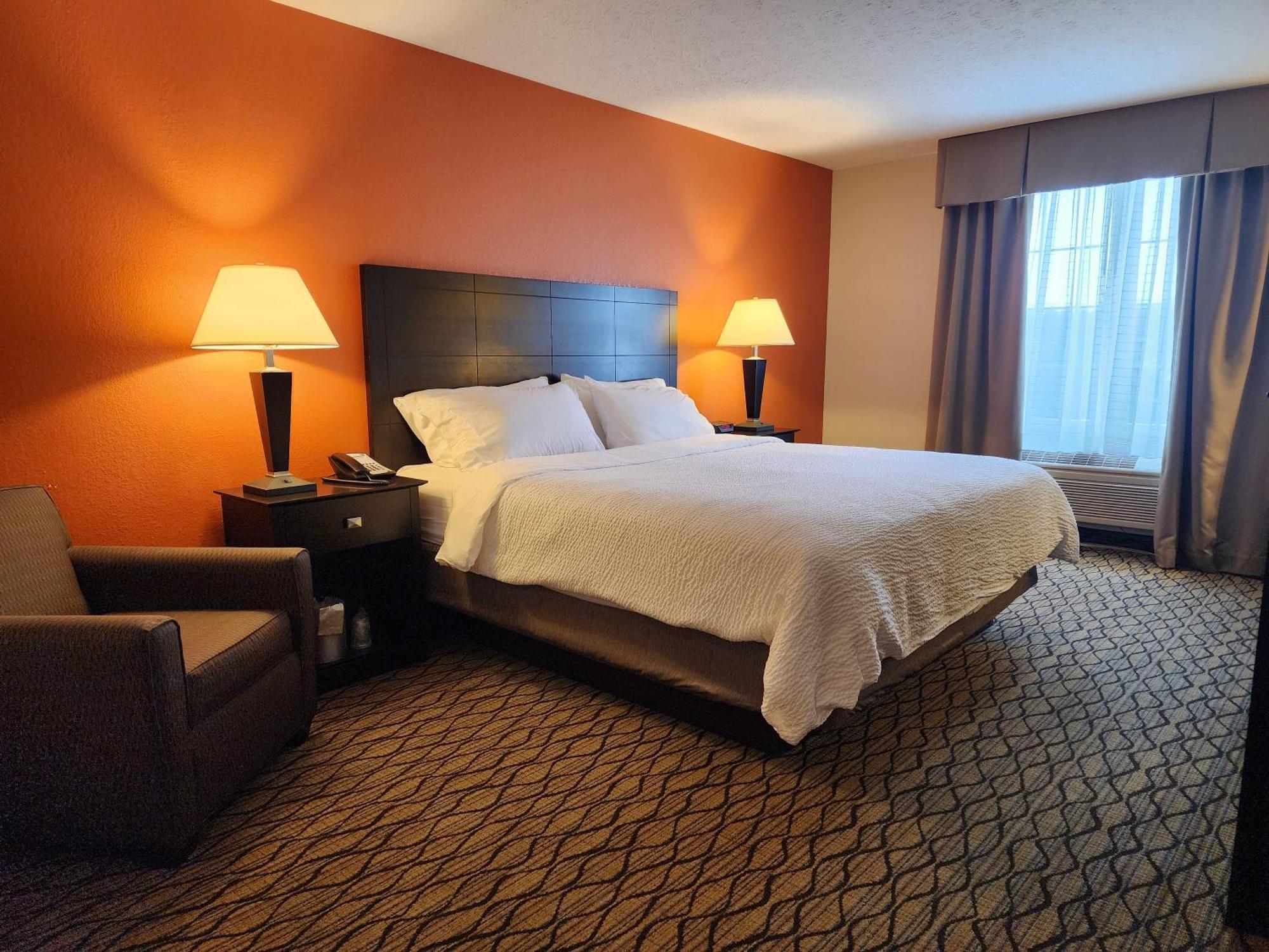Holiday Inn Express Hotel & Suites Cadillac By Ihg Exterior photo