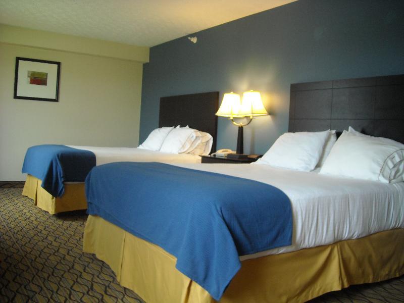 Holiday Inn Express Hotel & Suites Cadillac By Ihg Exterior photo